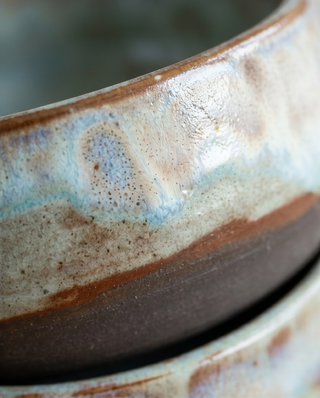 Handgemachte Keramikschüssel in Aqua- und Naturtönen – Unikat