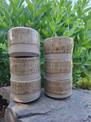 Handgefertigter Keramikbecher